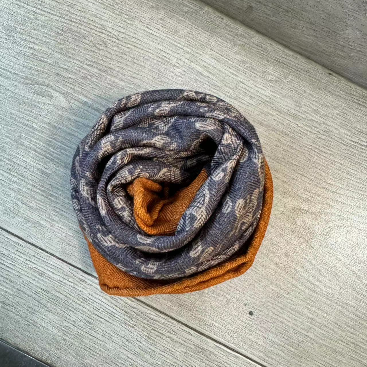 Hongxi Scarves/鸿晰丝巾丝毛双面凯旋门时尚款大气60方巾B063