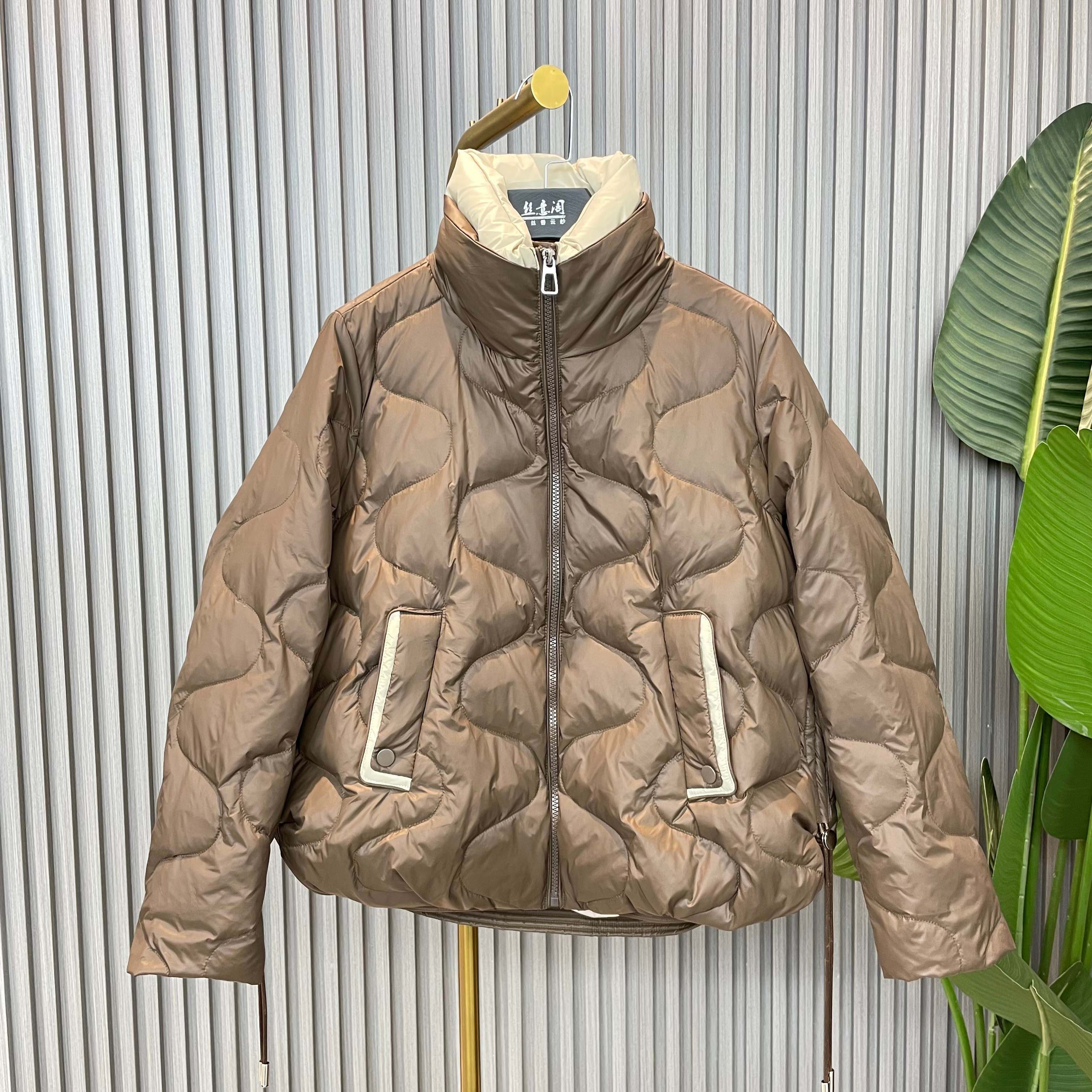 现huo发！舒适实穿90白鸭毛！轻薄加厚羽绒服外套女YR8003