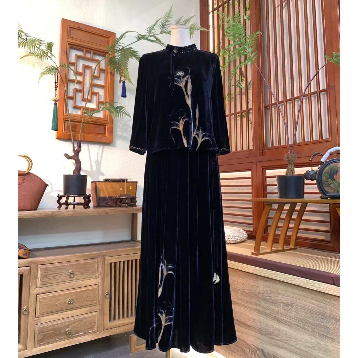 江南凤羽【篱落秋晴】高定款雅致显瘦手绘桑蚕丝丝绒套装FY8032