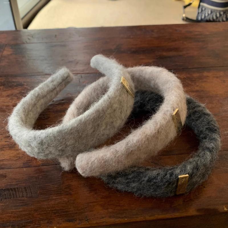 质感2023外出小众发捆简约笑脸毛绒发箍ins高颅顶发饰头箍少女