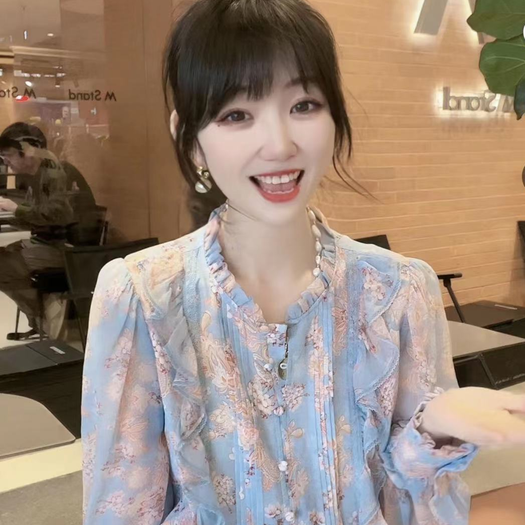 《CHUN》蔚蓝花卉真丝上衣