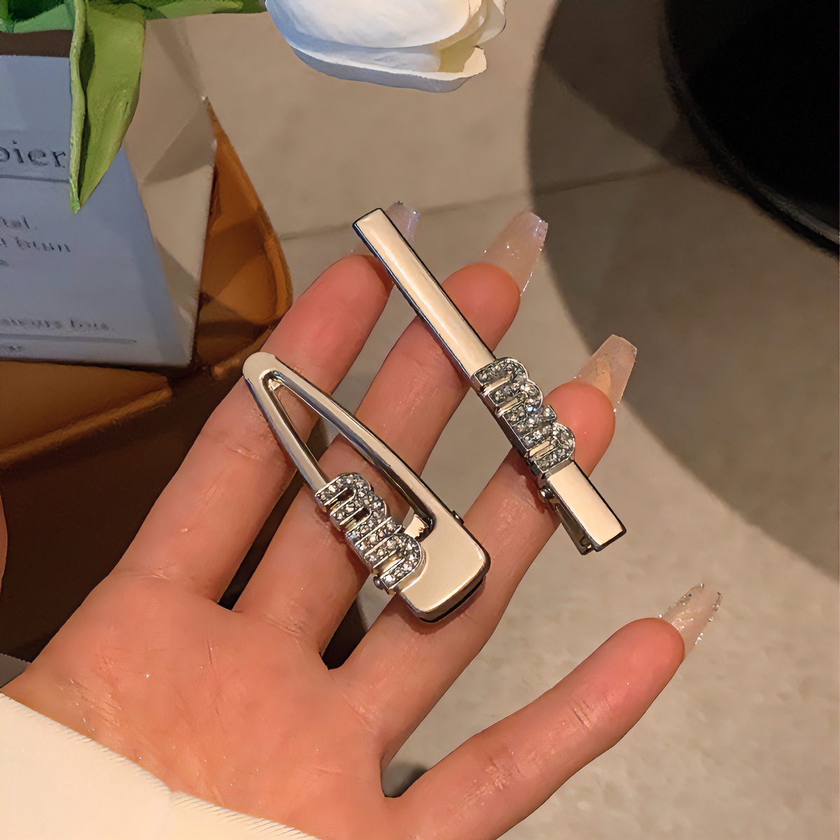 俏朵妍高级感闪闪锆石字母简约小众百搭刘海夹碎发夹轻奢个性ins