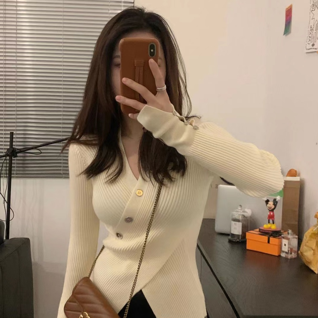 2023早春秋冬V领针织打底衫女装高级感新款内搭洋气小衫毛衣上衣