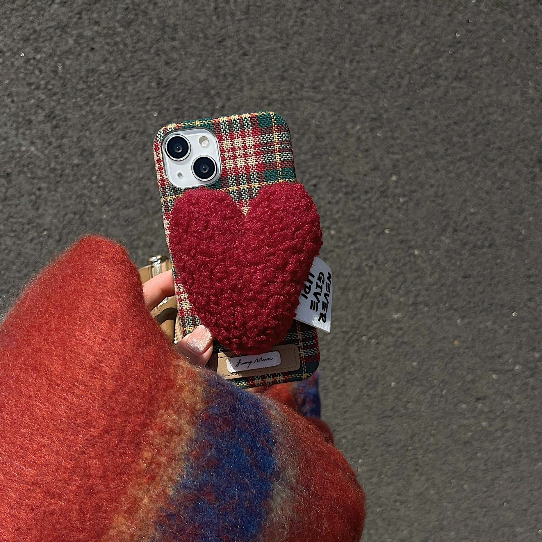 立体毛绒爱心iPhone15proMax手机壳苹果14复古13格子12少女11秋冬