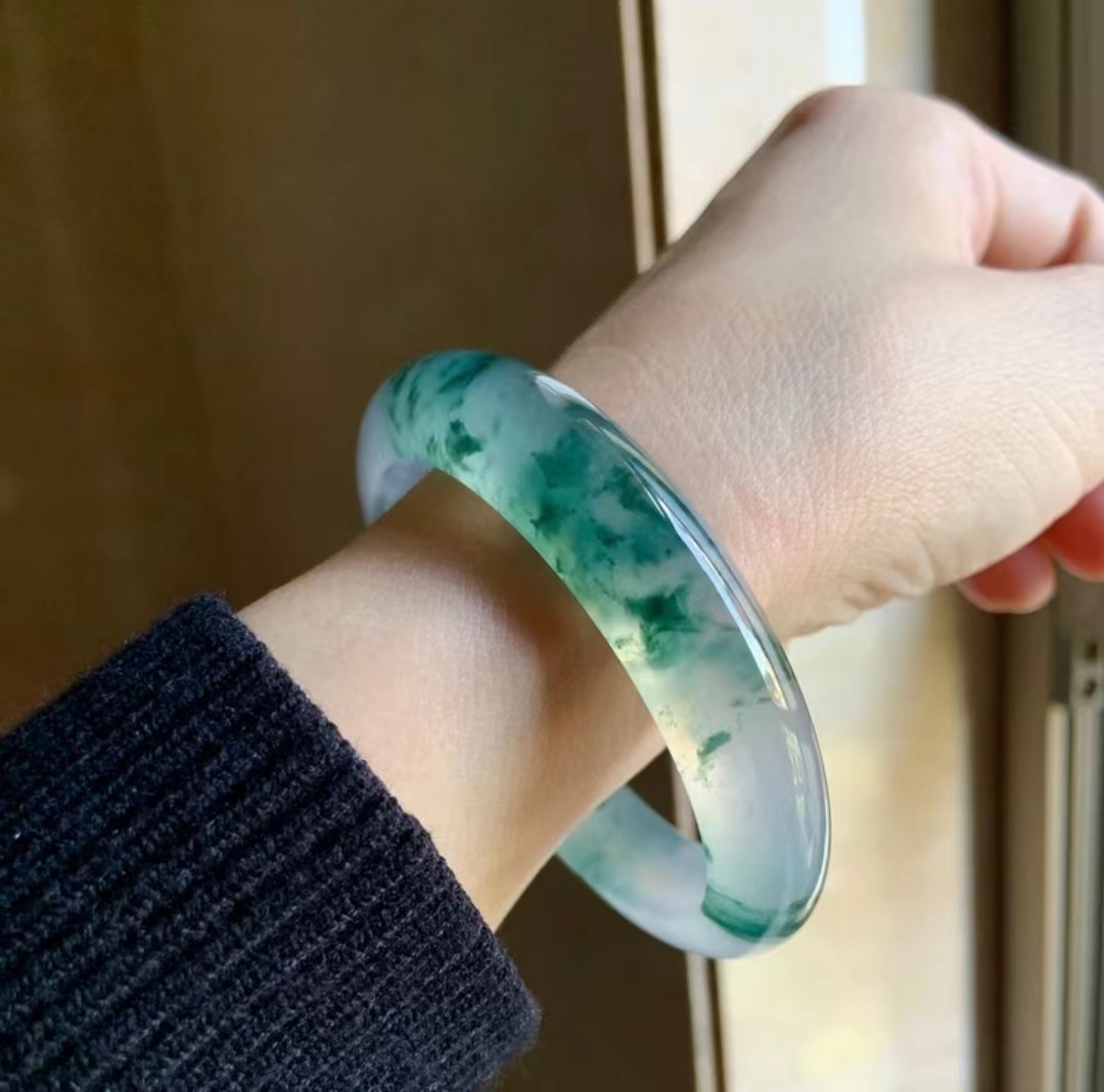 爆款大气时尚精美冰透飘花翠色少女女款手镯正圈女贵妃飘花美人镯