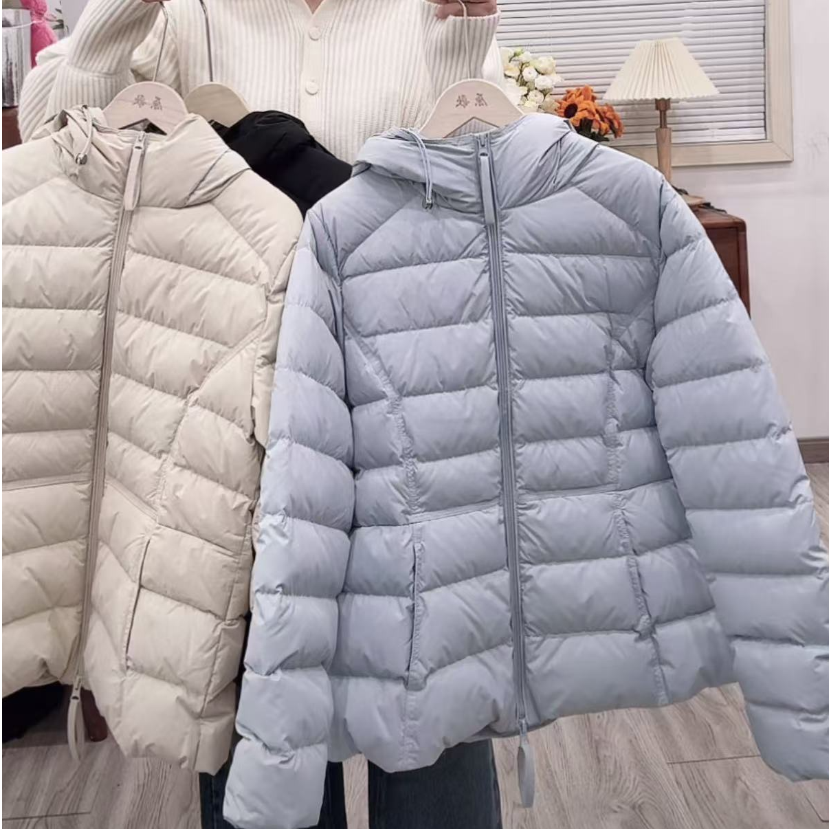 【原 歌】冬季新款90新国标白鹅绒排骨轻薄羽绒服女YG1048