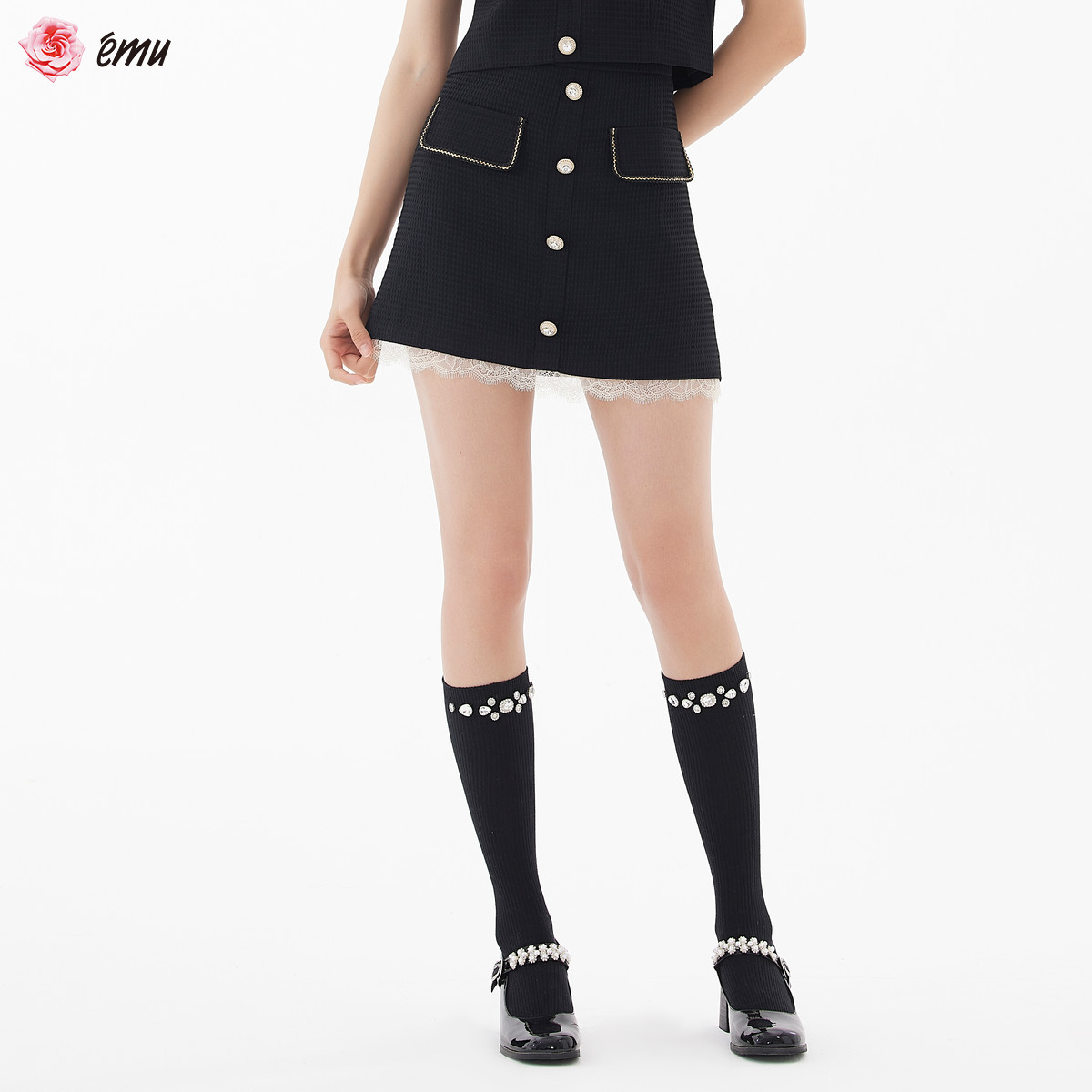 emu/依妙黑色高腰单排扣拼蕾丝A字裙半身裙短裙百搭显瘦半裙拼接