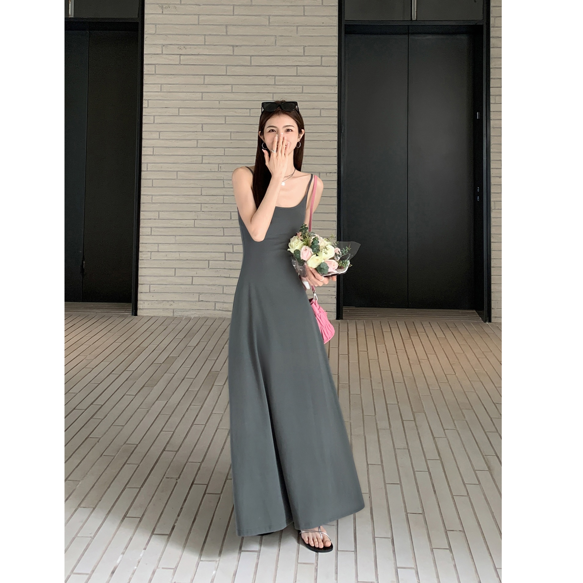 法式修身吊带连衣裙2024新款大裙摆显瘦气质长款裙子高腰夏季性感