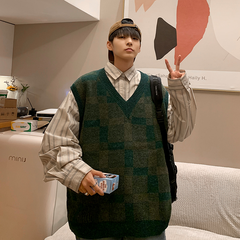 杀猪饲料绿色百搭ins背心针织衫秋冬季外穿毛衣男士休闲情侣格纹