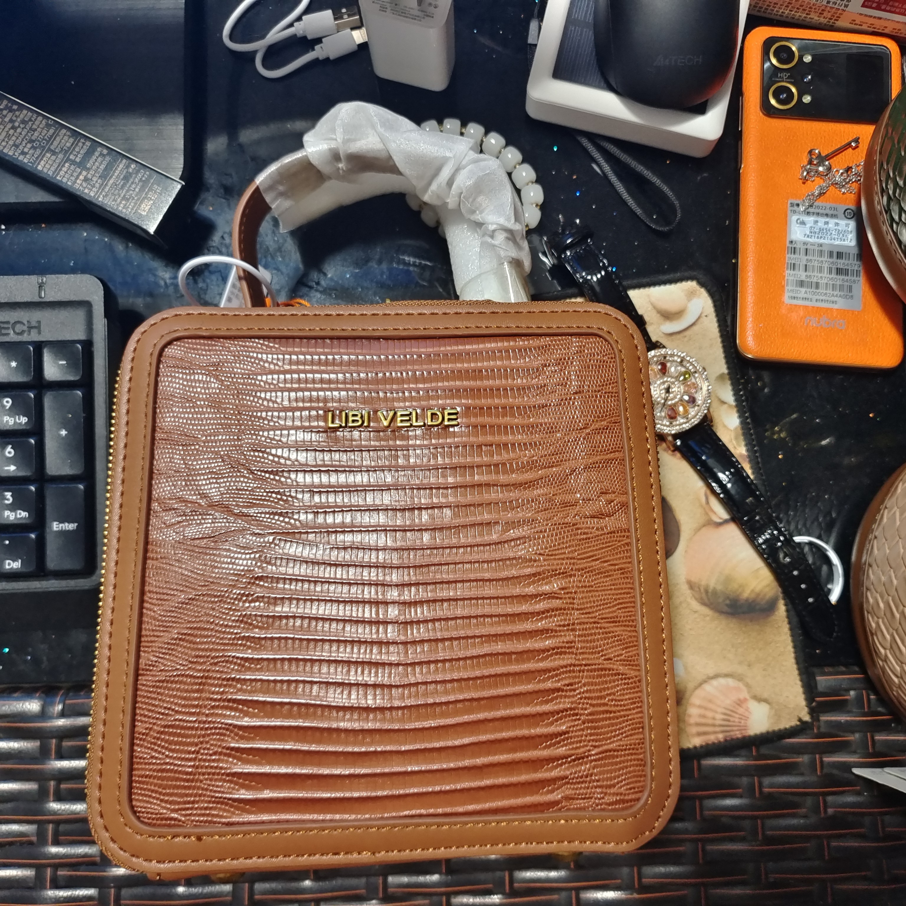 088铆钉小众高奢时尚潮流百搭手提包斜挎女包样品包微瑕疵