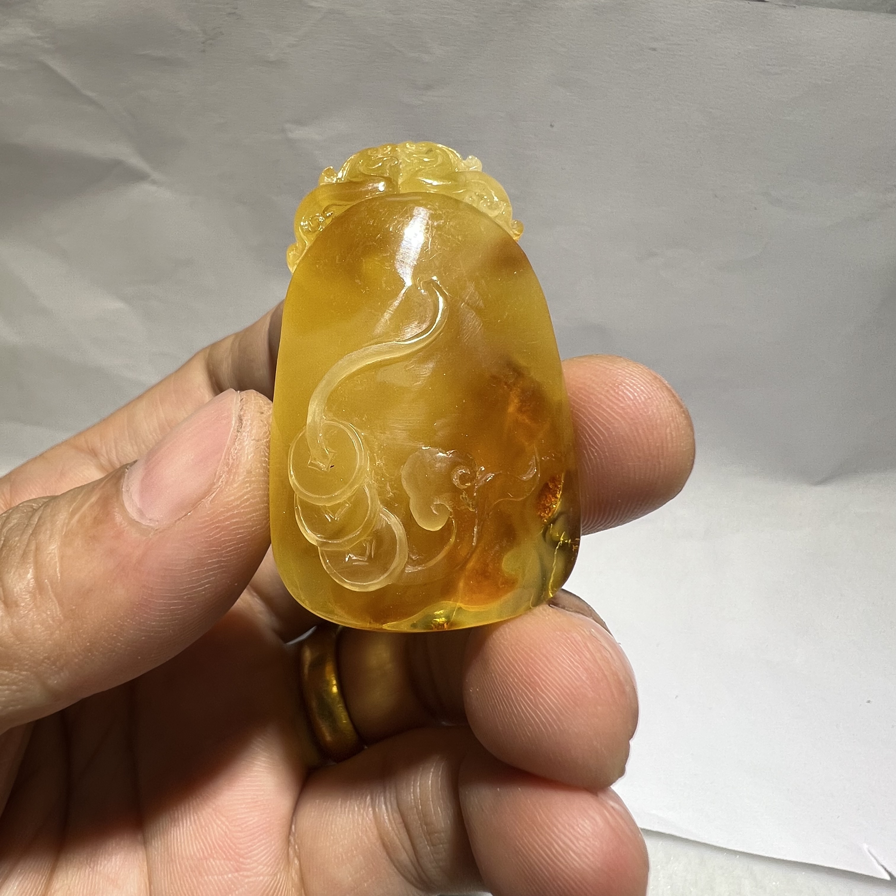 巧雕蜜蜡吊坠鸡油俏色项链雕刻挂件貔貅招财女神同款女款镶嵌吊坠