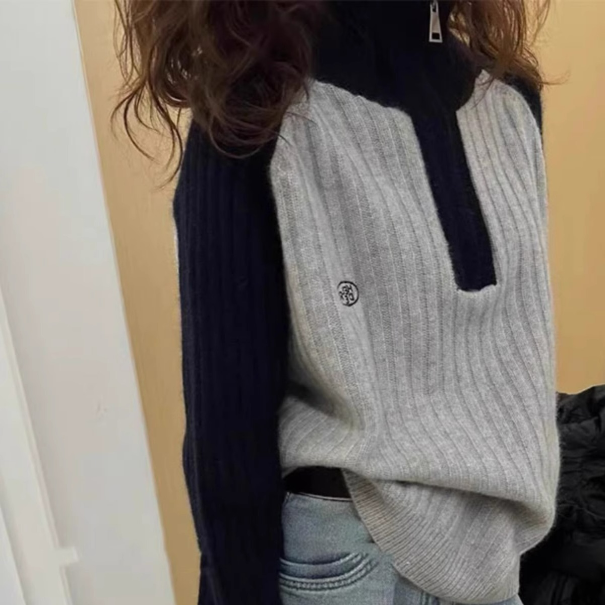 欧洲站2024冬季洋气时尚立领半拉链撞色胸前字母刺绣针织毛衣百搭