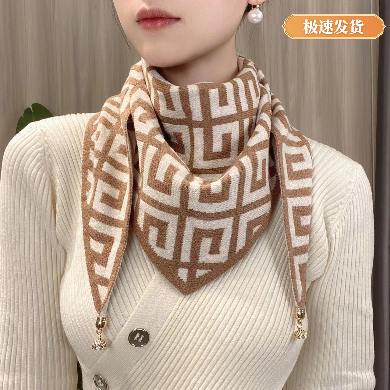 秋冬季ins网红女士保暖护颈针织磁扣三角巾气质百搭围巾时尚加厚