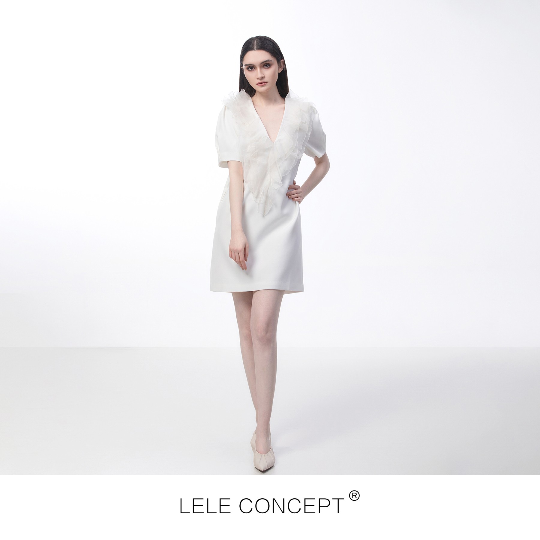 【LELE】春天仙女裙V领菲菲边白色连衣裙法式夏季设计感泡泡袖Q0198