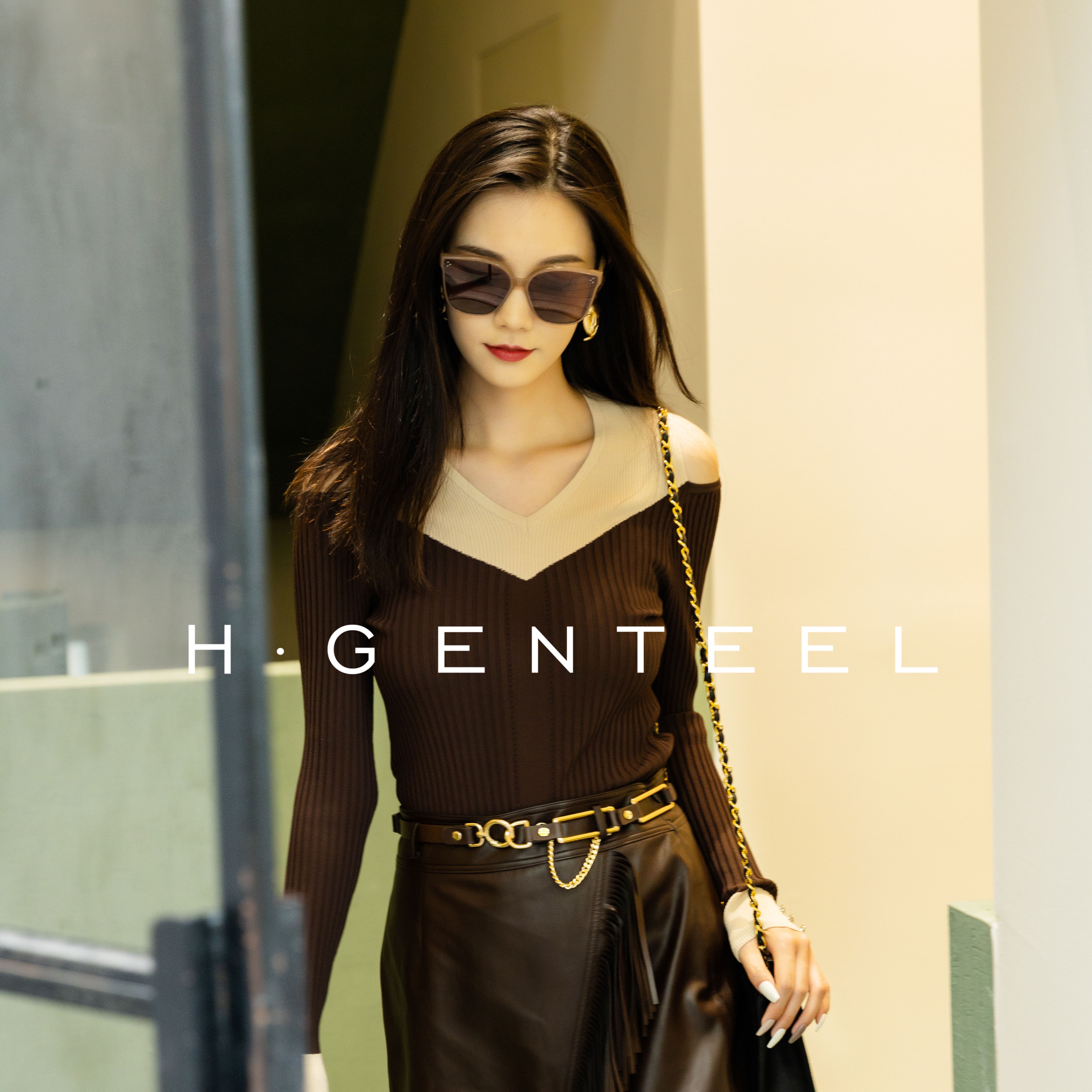 H.Genteel/荷高【商场同款】撞色双V领拼色套头针织衫GUB32650716
