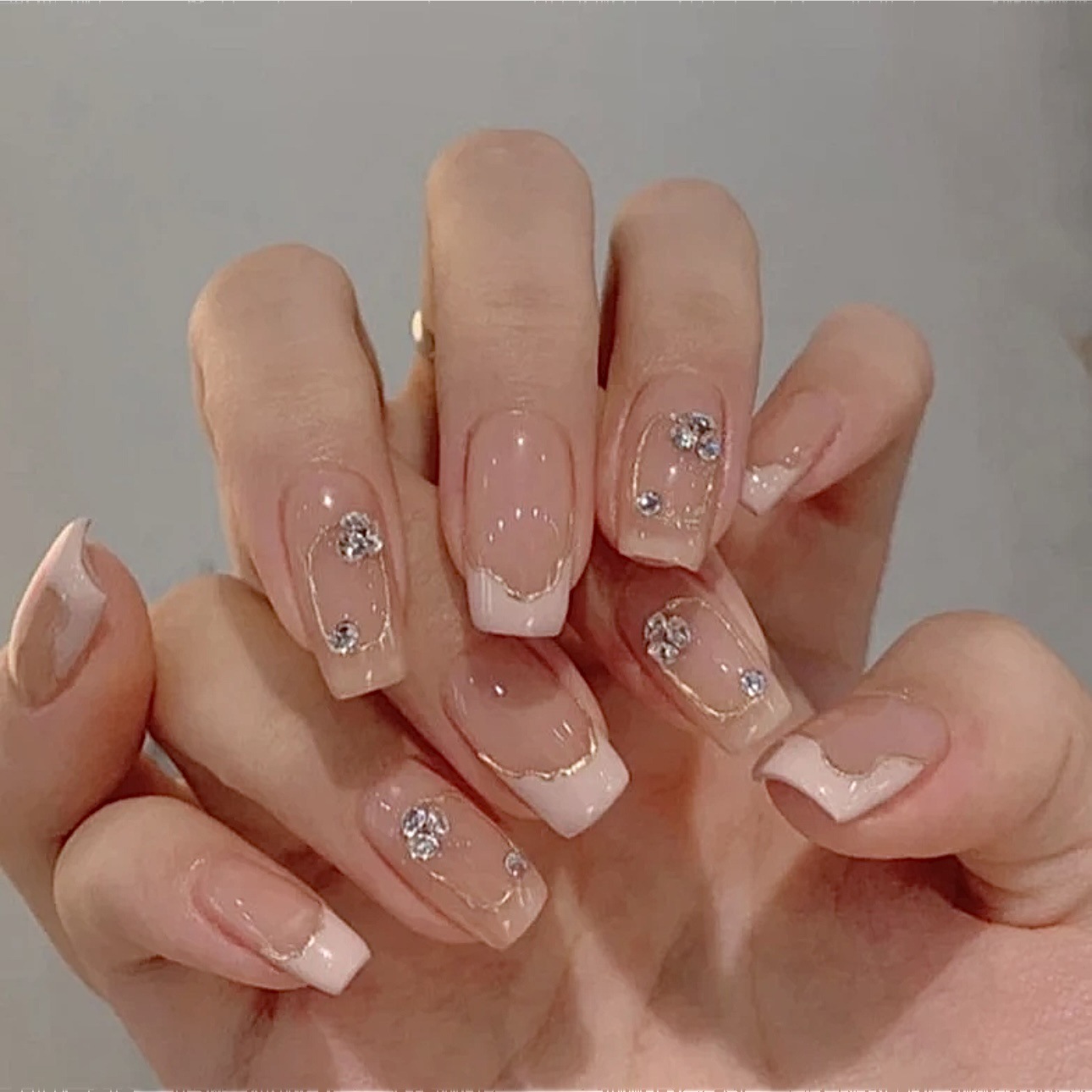 烟火法式简约风纯欲百搭短款新娘甲堆钻裸色纯手工穿戴甲光疗甲