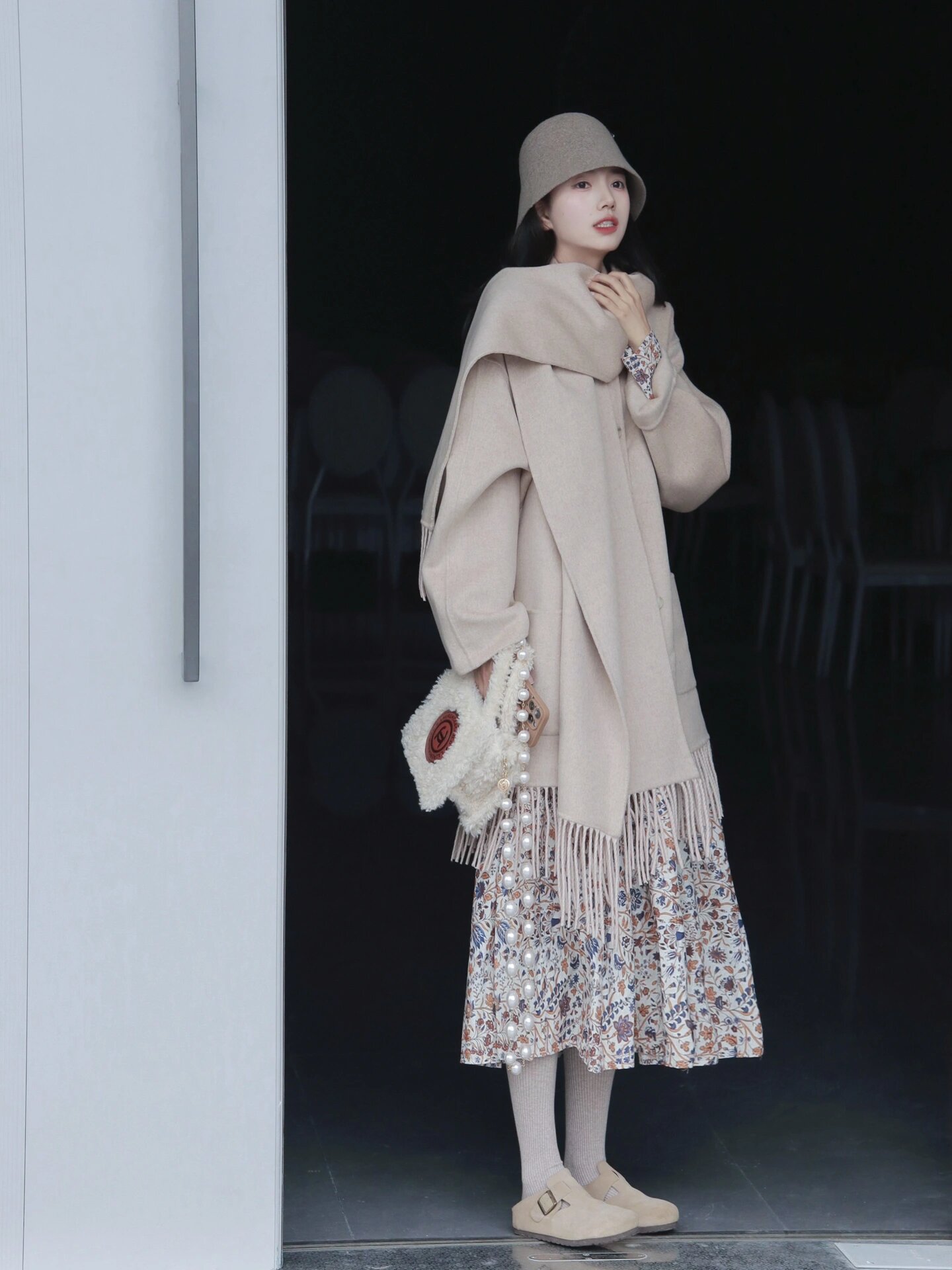 2023冬新款高级感韩版设计感流苏气质时尚纯色保暖温柔女长款外套