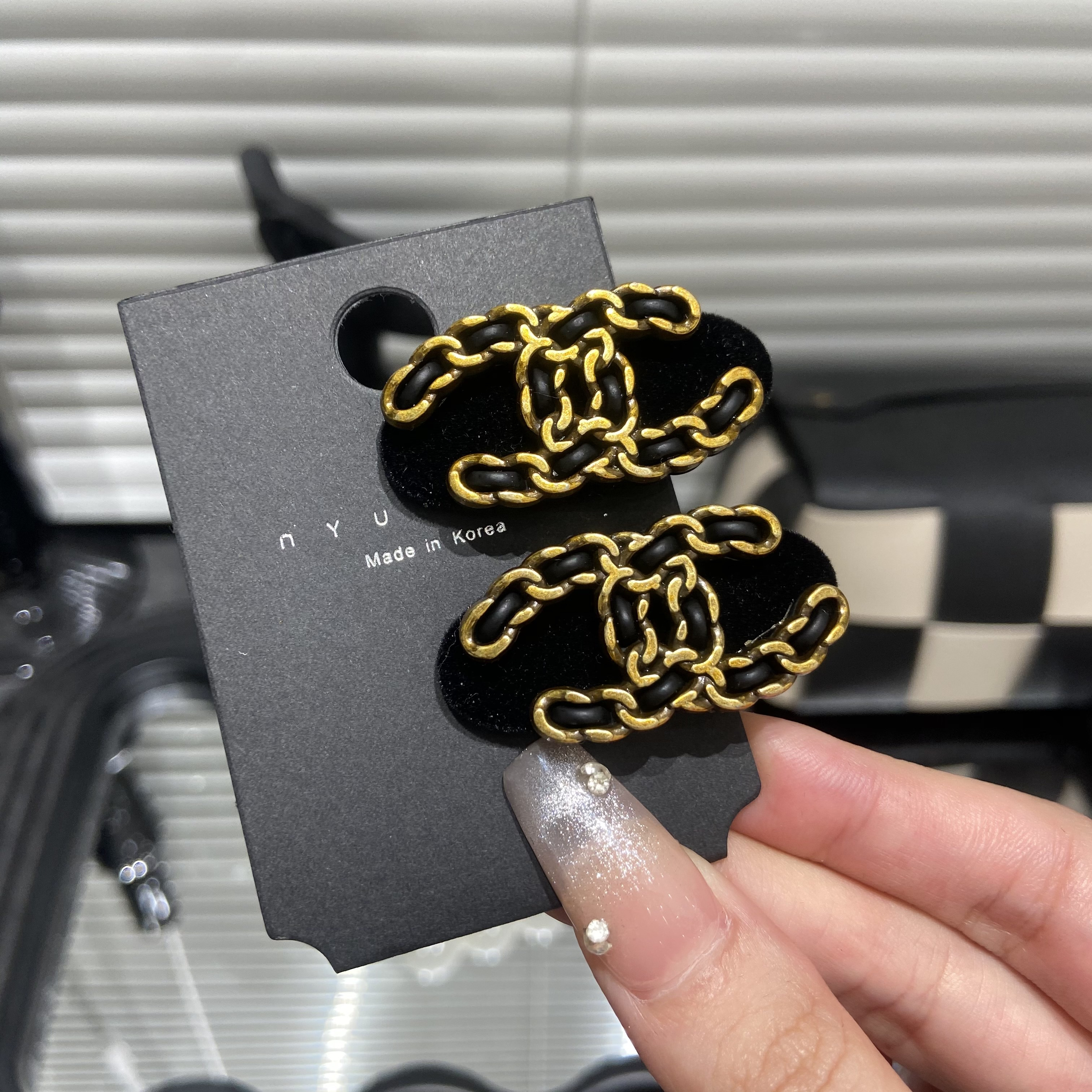 E2461  两只装 复古字母小香风小发夹 鸭嘴夹刘海夹黑色经典时尚