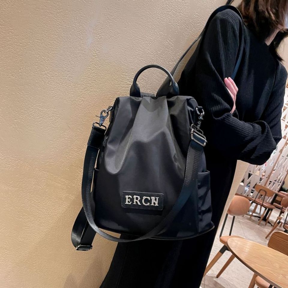 通勤防盗双肩包女2022新款时尚潮流牛津布女士背包轻便防水大容量