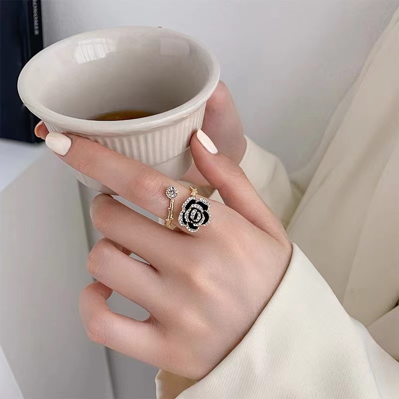 钛钢合成锆石戒指 黑色山茶花开口素款气质轻奢个性玫瑰花戒指86