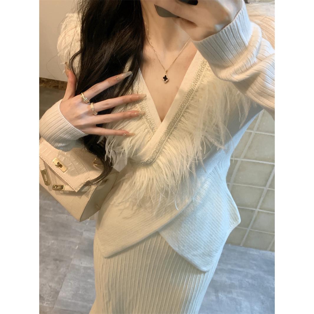 白色设计感小众拼接羽毛针织衫女纯欲风v领修身打底气质长袖上衣
