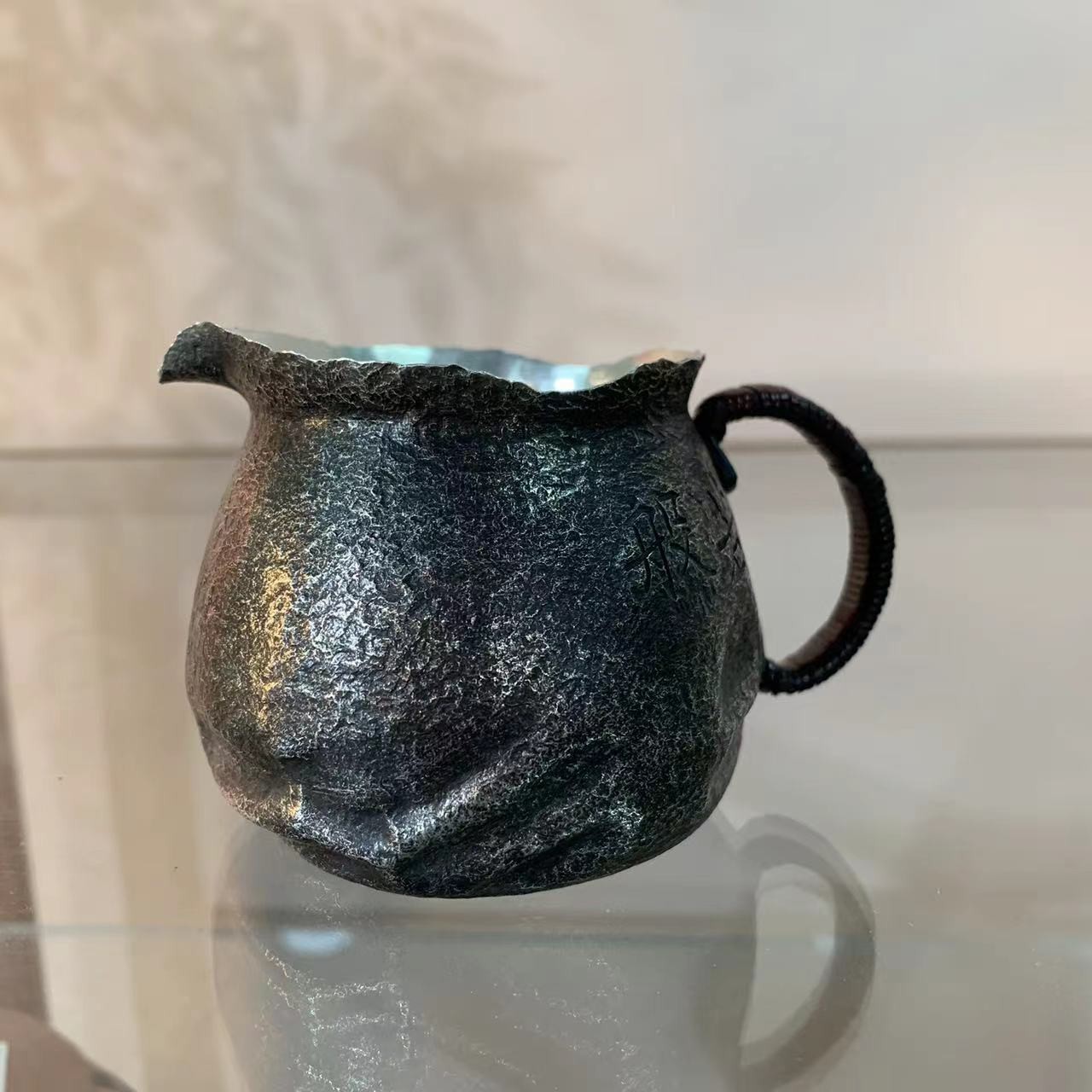 蜂鸟工坊 名匠优选 竹编把岩纹做旧錾刻佛像公杯MJYXA3015