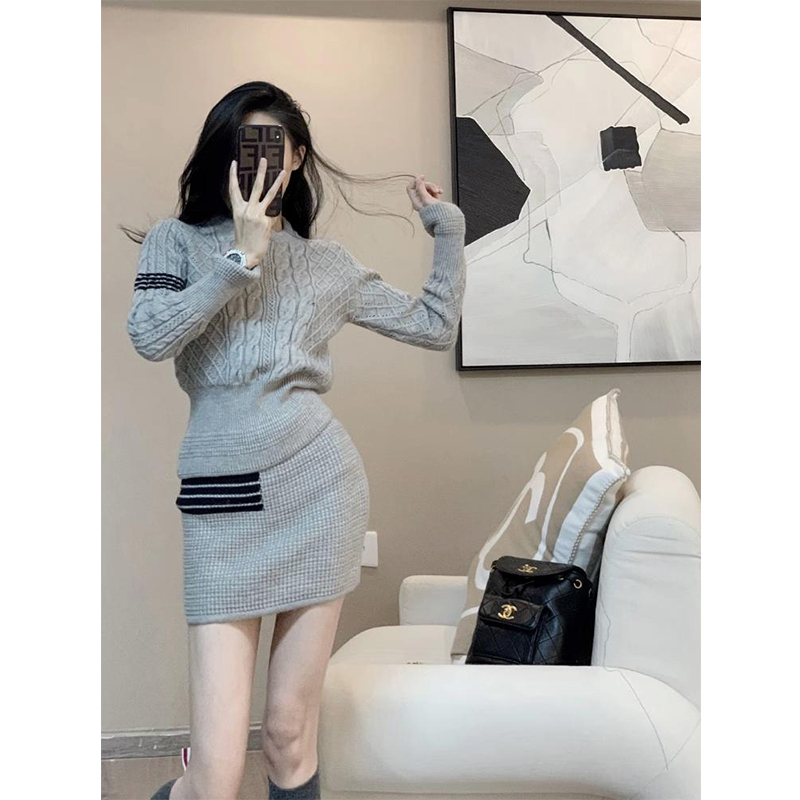 辣妹气质早秋时尚新款气质百搭洋气女装上衣修身显瘦短裙两件套女
