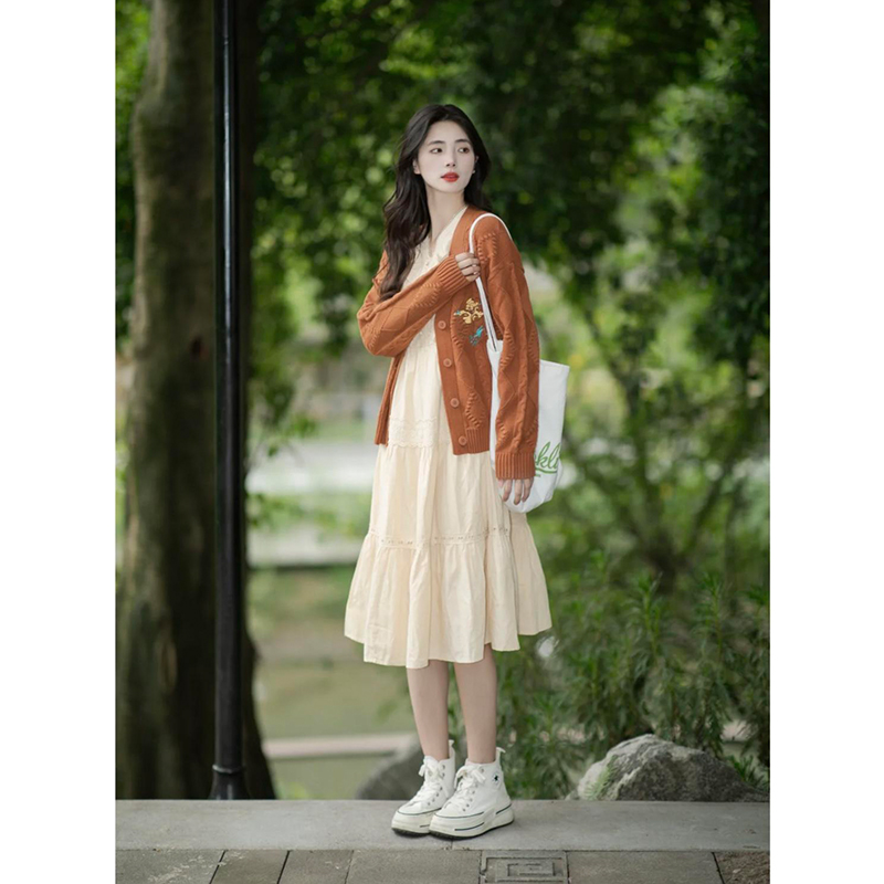 早秋季网红时尚气质感新款修身复古上衣开衫百搭温柔长裙两件套女