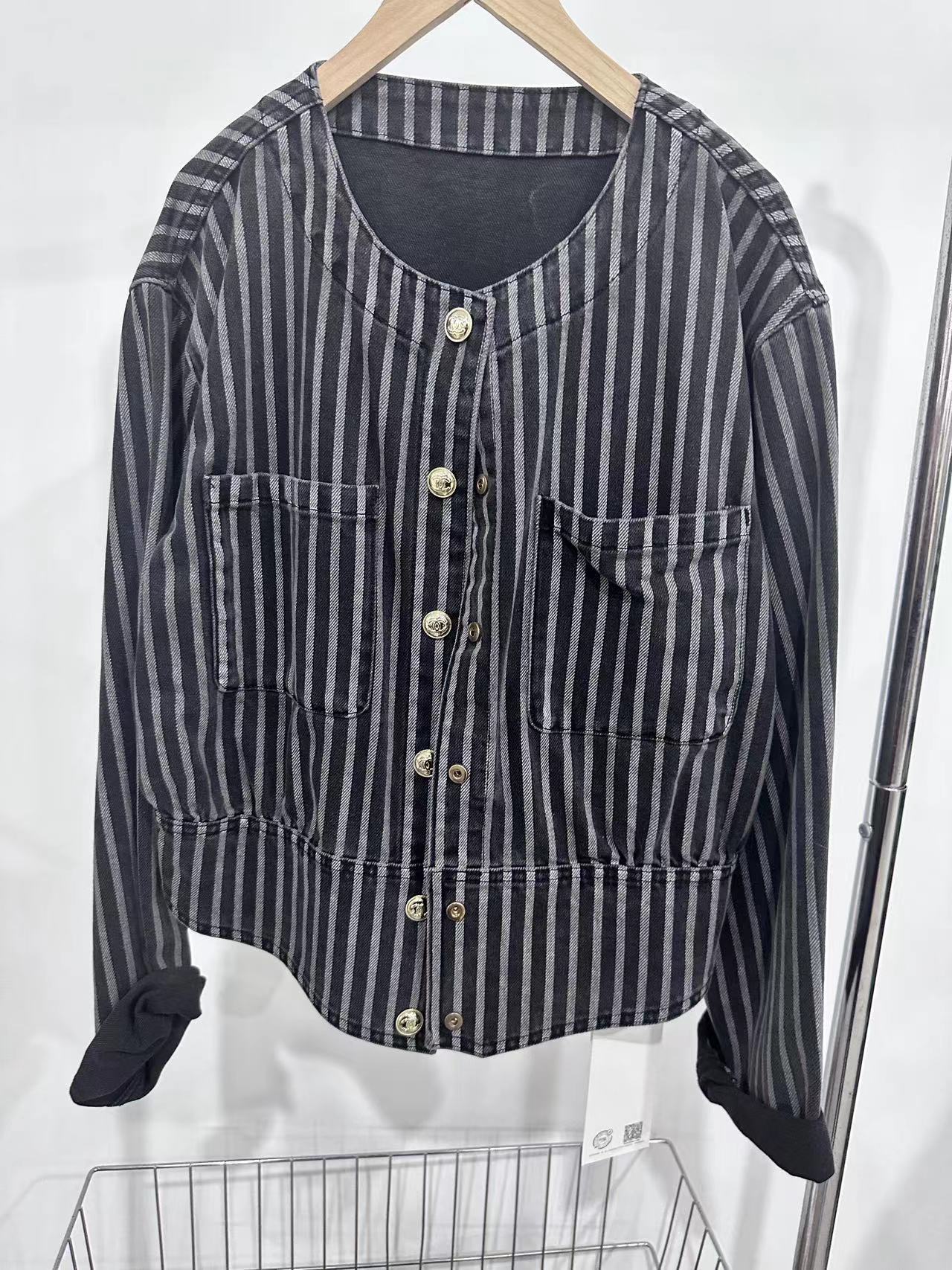 新款时尚百搭外套 AA5407