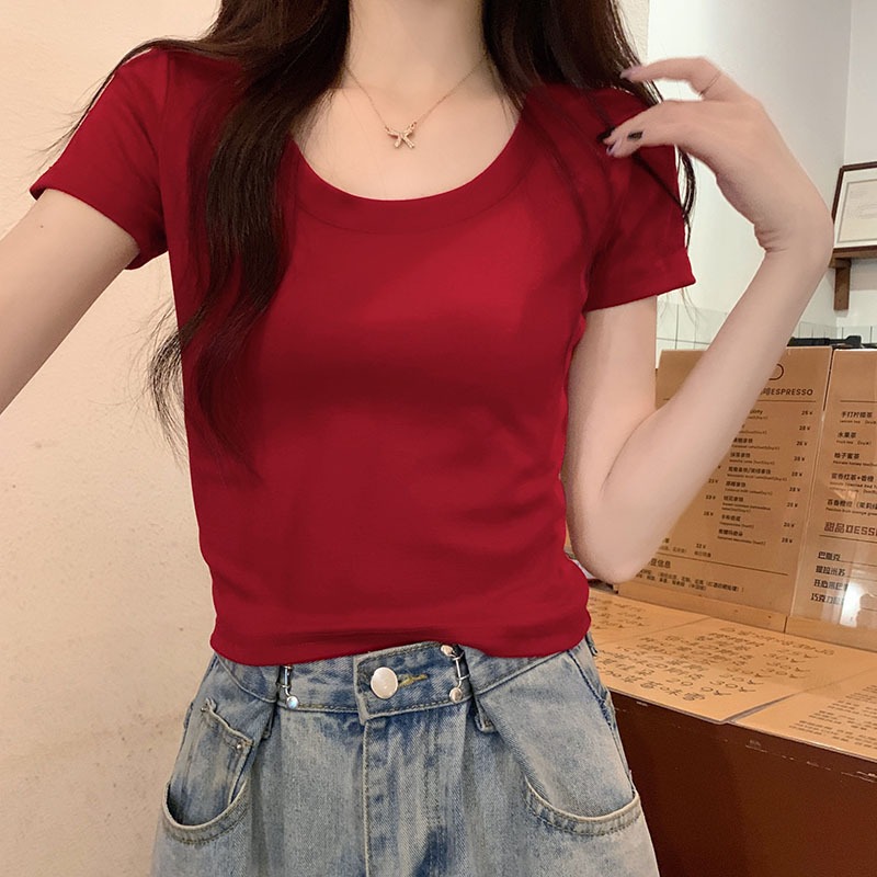 夏季时尚酒红色正肩显瘦短款半袖上衣女时尚U领露锁骨紧身短袖T恤