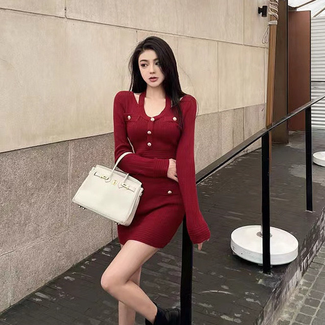 小香风性感露肩针织连衣裙红色圣诞新年战裙紧身包臀挂脖毛衣裙女