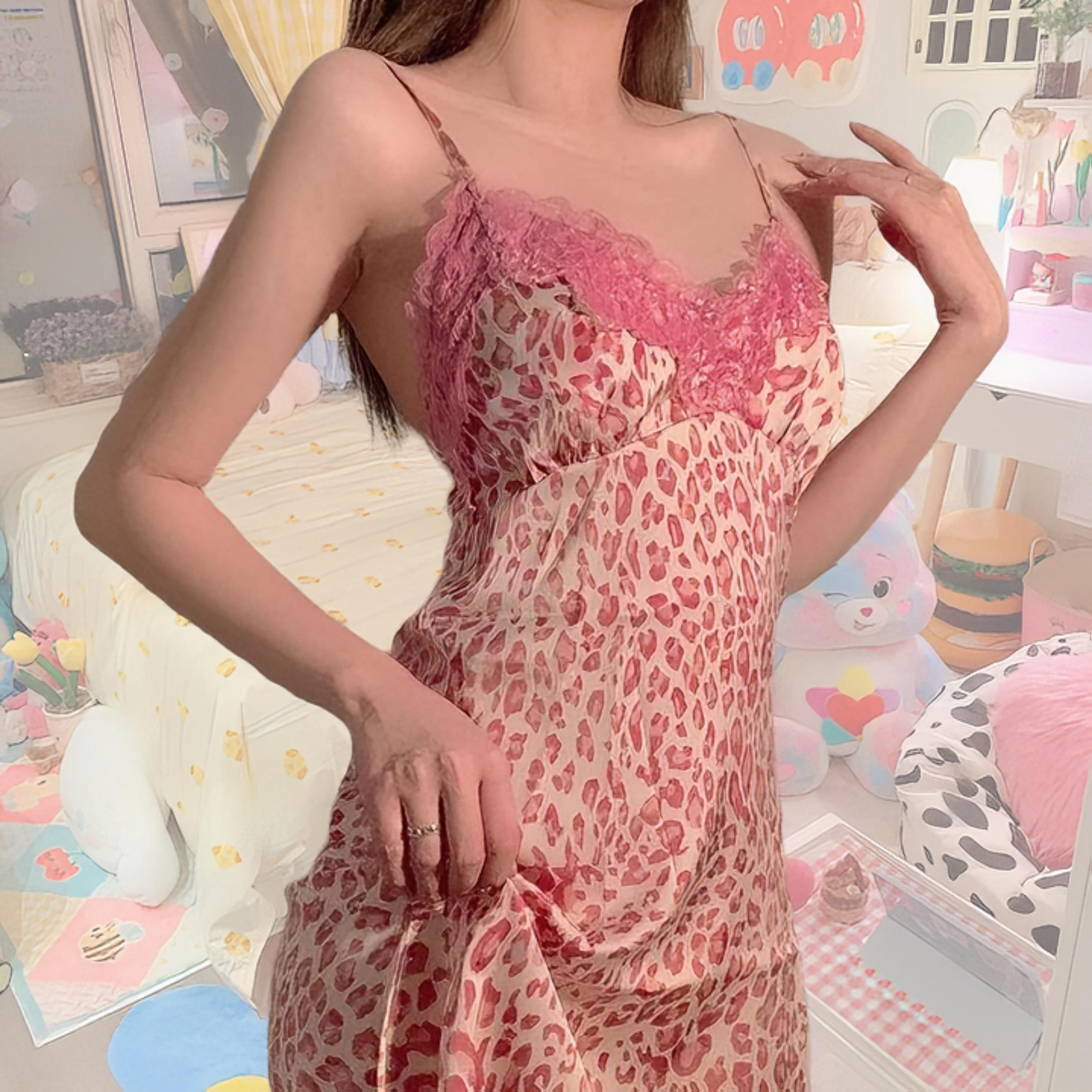 粉红豹睡衣女春夏新款2023带垫垫蕾丝镂空显瘦肩带可调节吊带睡裙