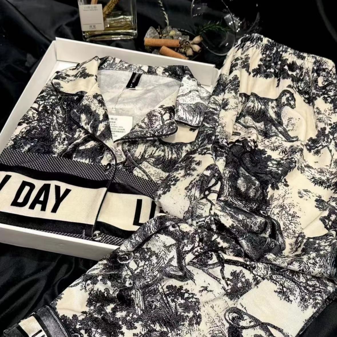 《钻绒星夜》时尚高定印花情侣款长袖家居服套装——私迹/SIEOYJIEA