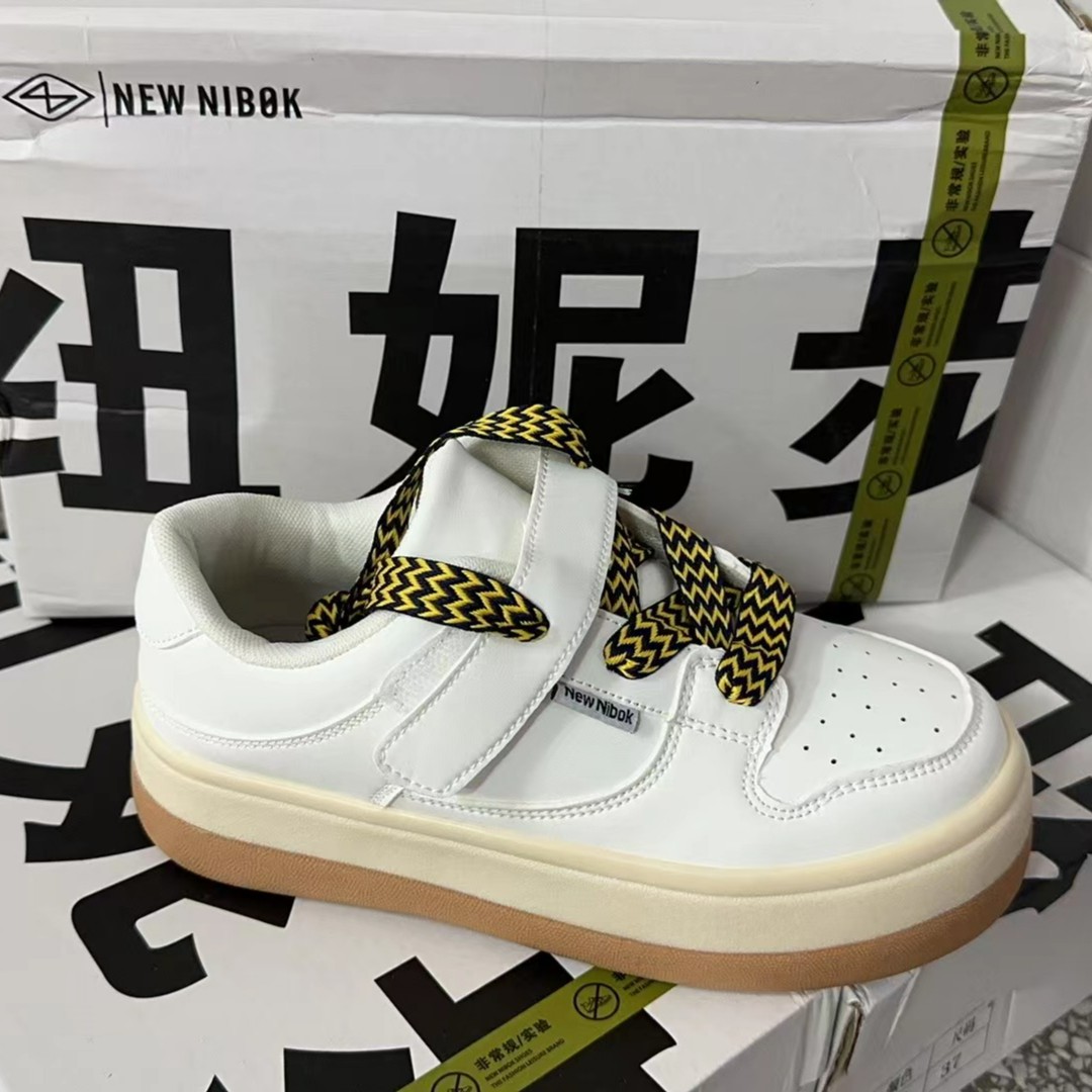 1195女款时尚百搭休闲板鞋[小薇推荐]