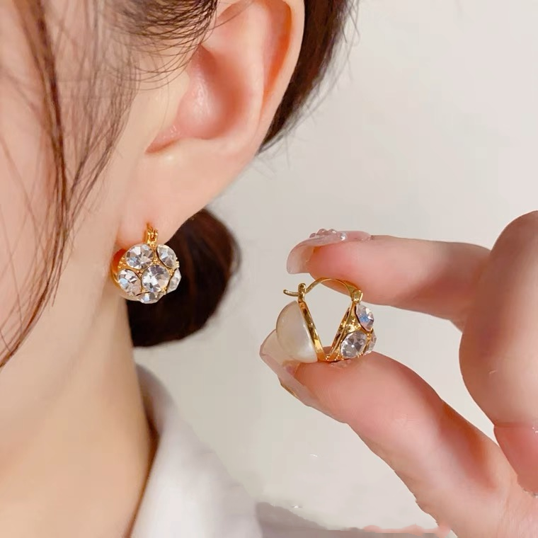 米丁 铜合金耳饰 高级感双面珠珠耳扣女秋冬轻奢小众设计时尚耳环