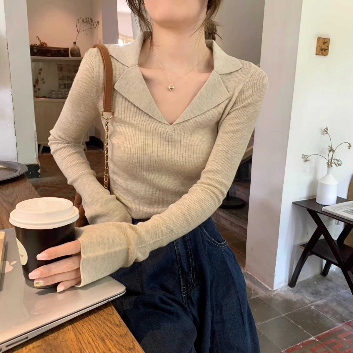 高级感螺纹正肩长袖打底衫女2024新款秋冬季v领法式显瘦毛衣上衣