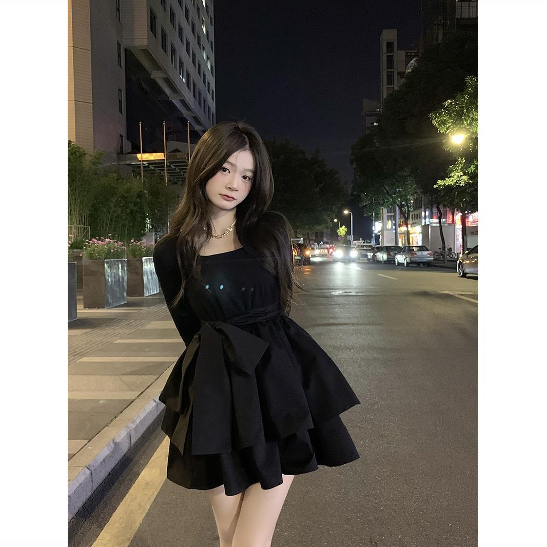 针织连衣裙女黑色方领蓬蓬短裙2023秋冬新款法式复古气质长袖裙子