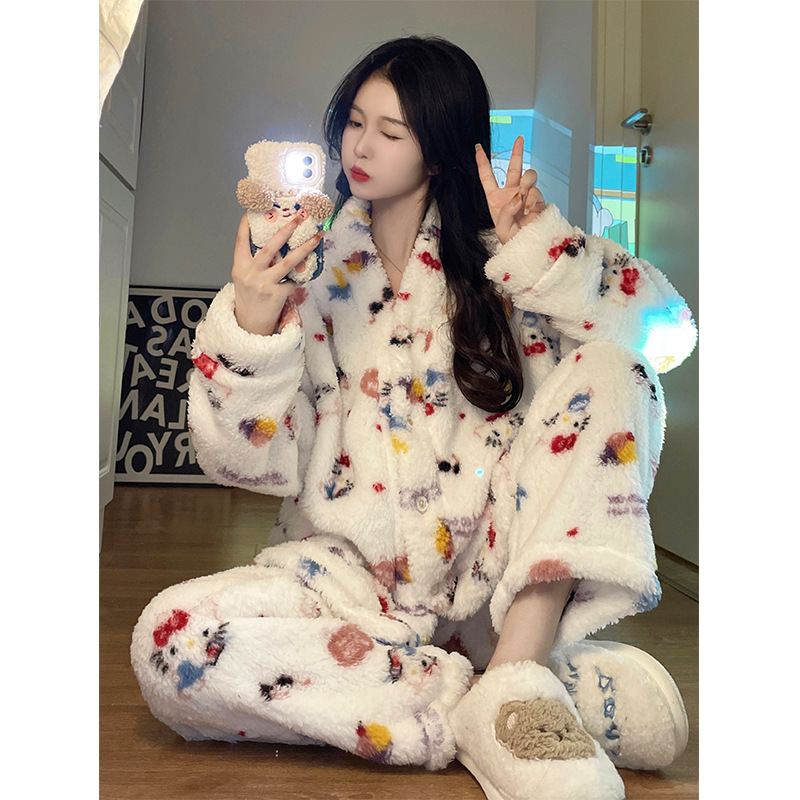 秋冬季新款珊瑚绒ins睡衣女保暖可爱卡通外出家居服套装