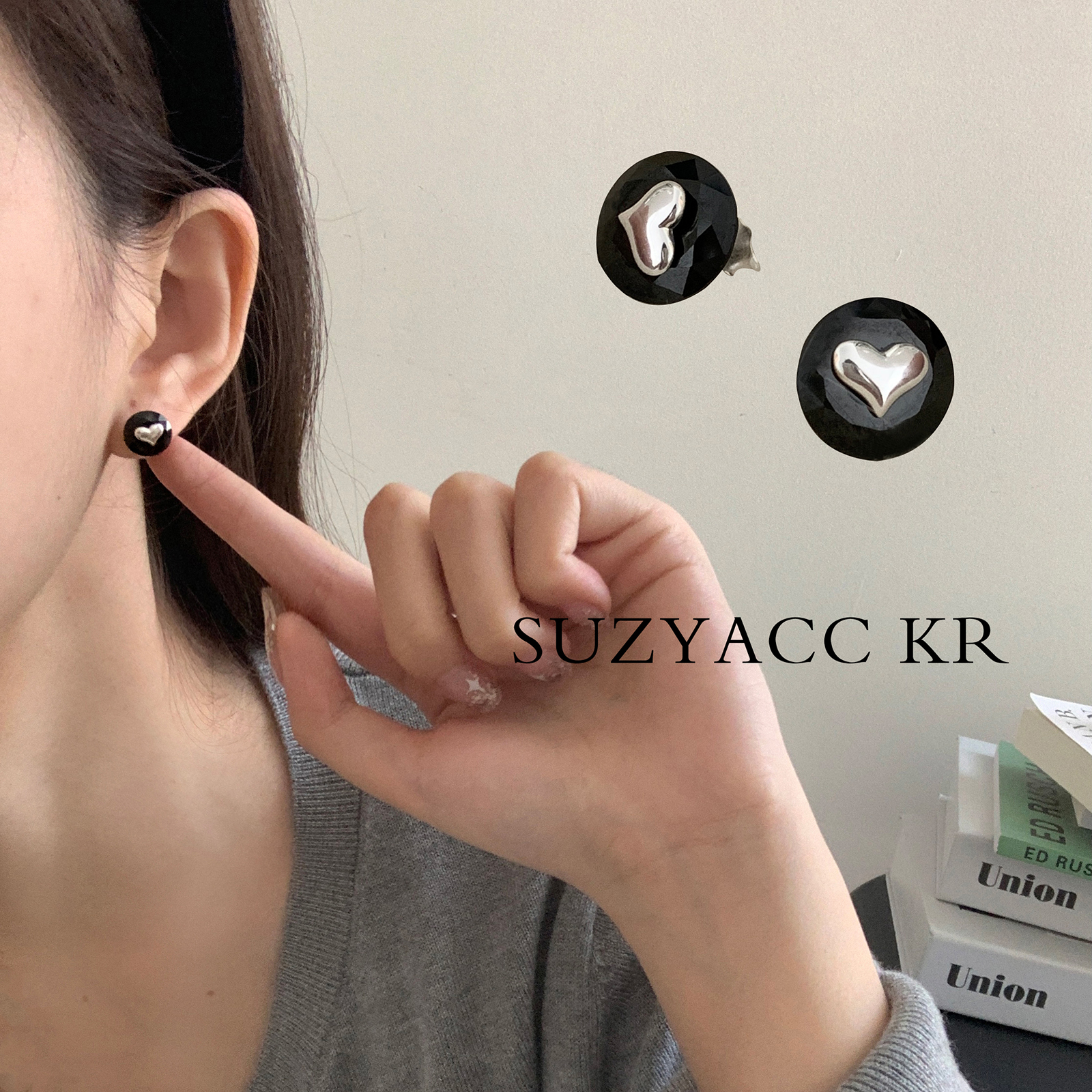 Suzyacc Kr 925银耳饰 纯银黑色爱心耳钉E2351