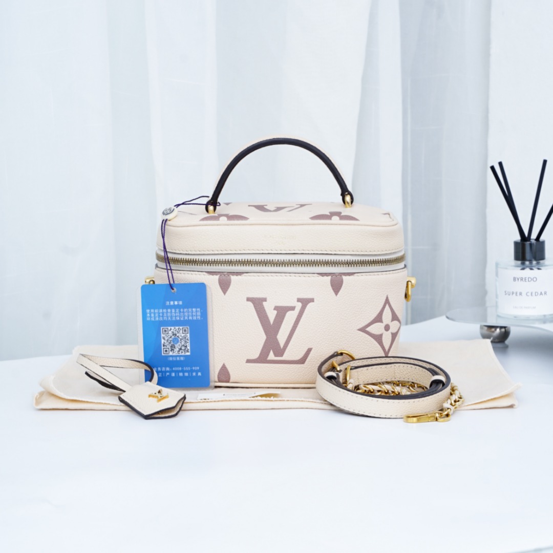 95新 LouisVuitton/路易威登 全皮奶白色拼色大logo vanity化妆包