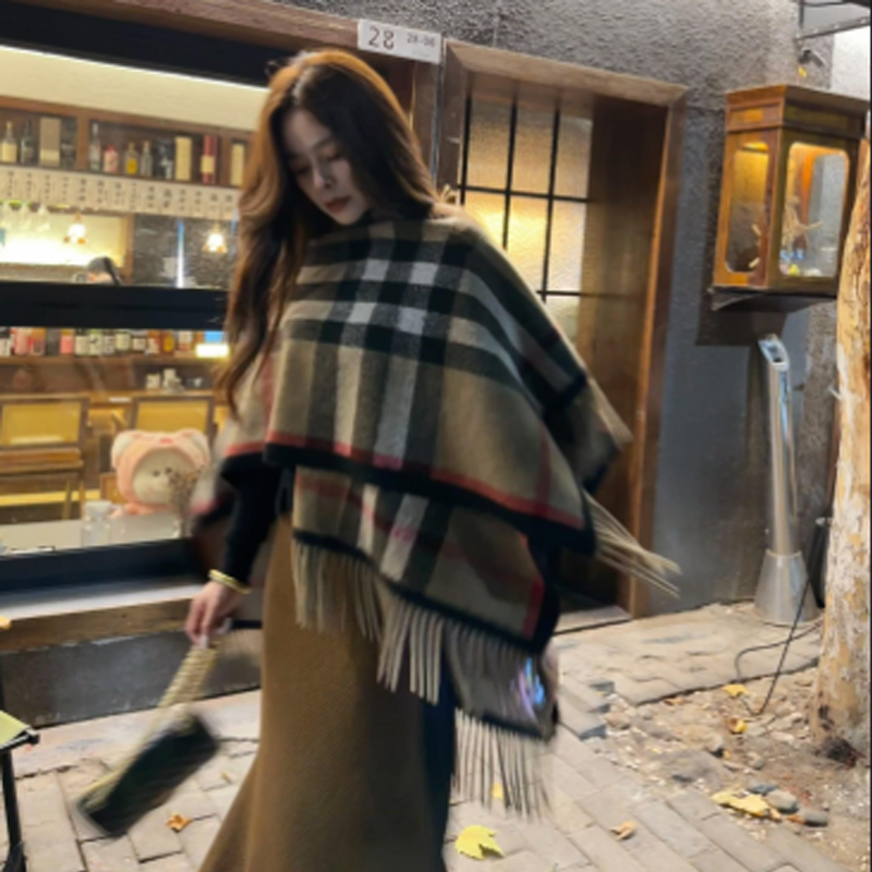 枫叶黄秋冬外搭披肩经典保暖英伦格纹女士条纹斗篷时尚百搭格子