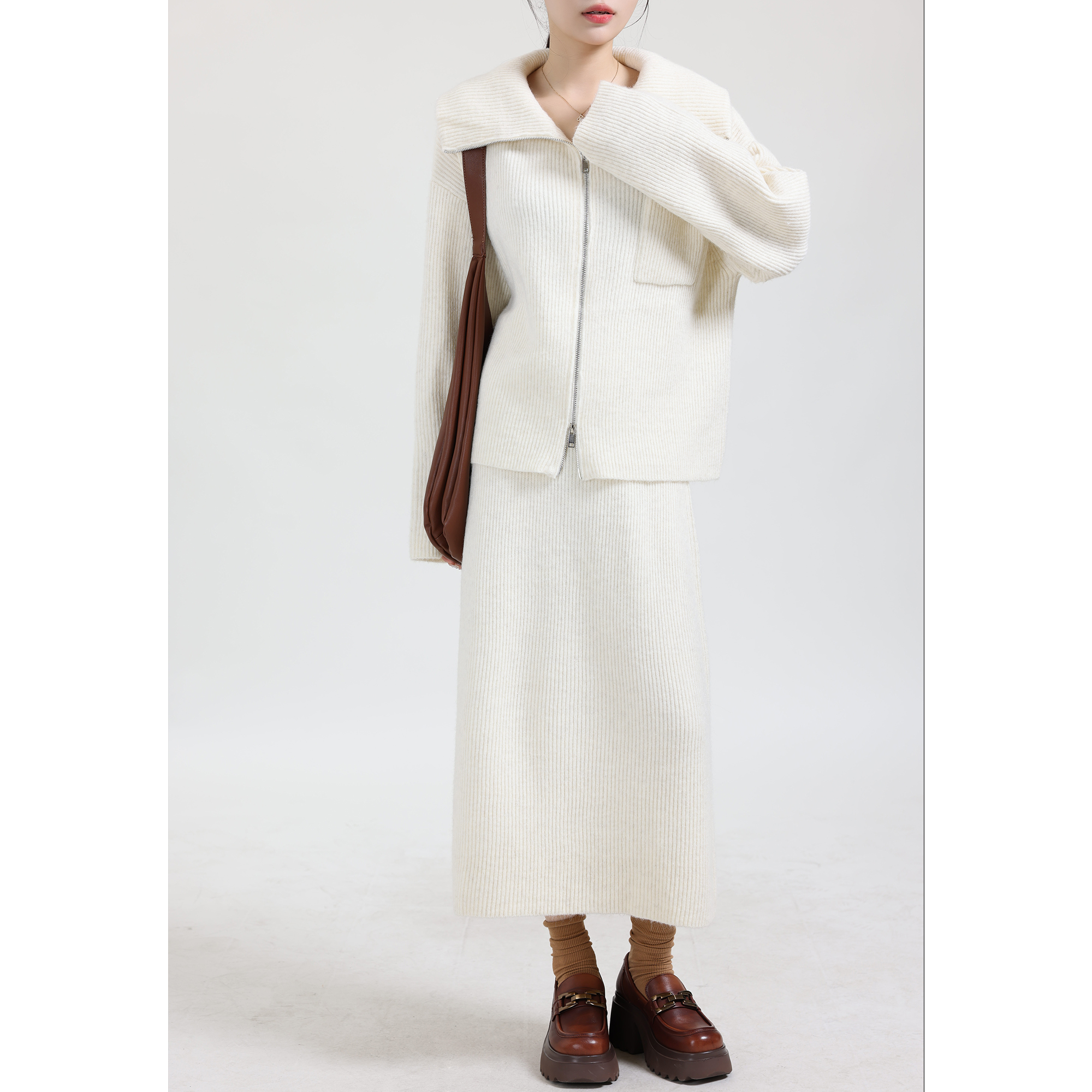 现JUNJUN【时髦温度】时尚针织衫两件套装秋高领开衫外套配半身裙子