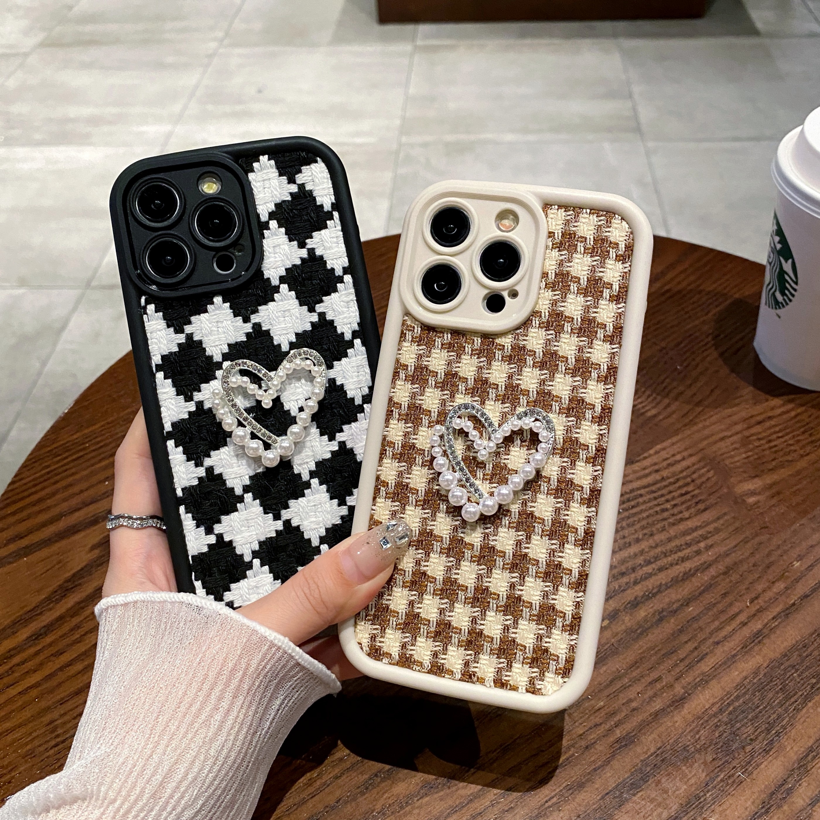 苹果15黑白菱格针织手机壳iPhone14ProMax网红ins带爱心闪钻女款