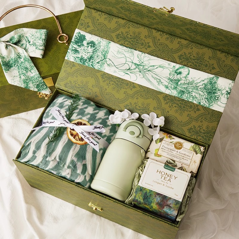 生日礼物女生送闺蜜围巾礼盒小众实用高级感的伴手礼送女朋友老婆