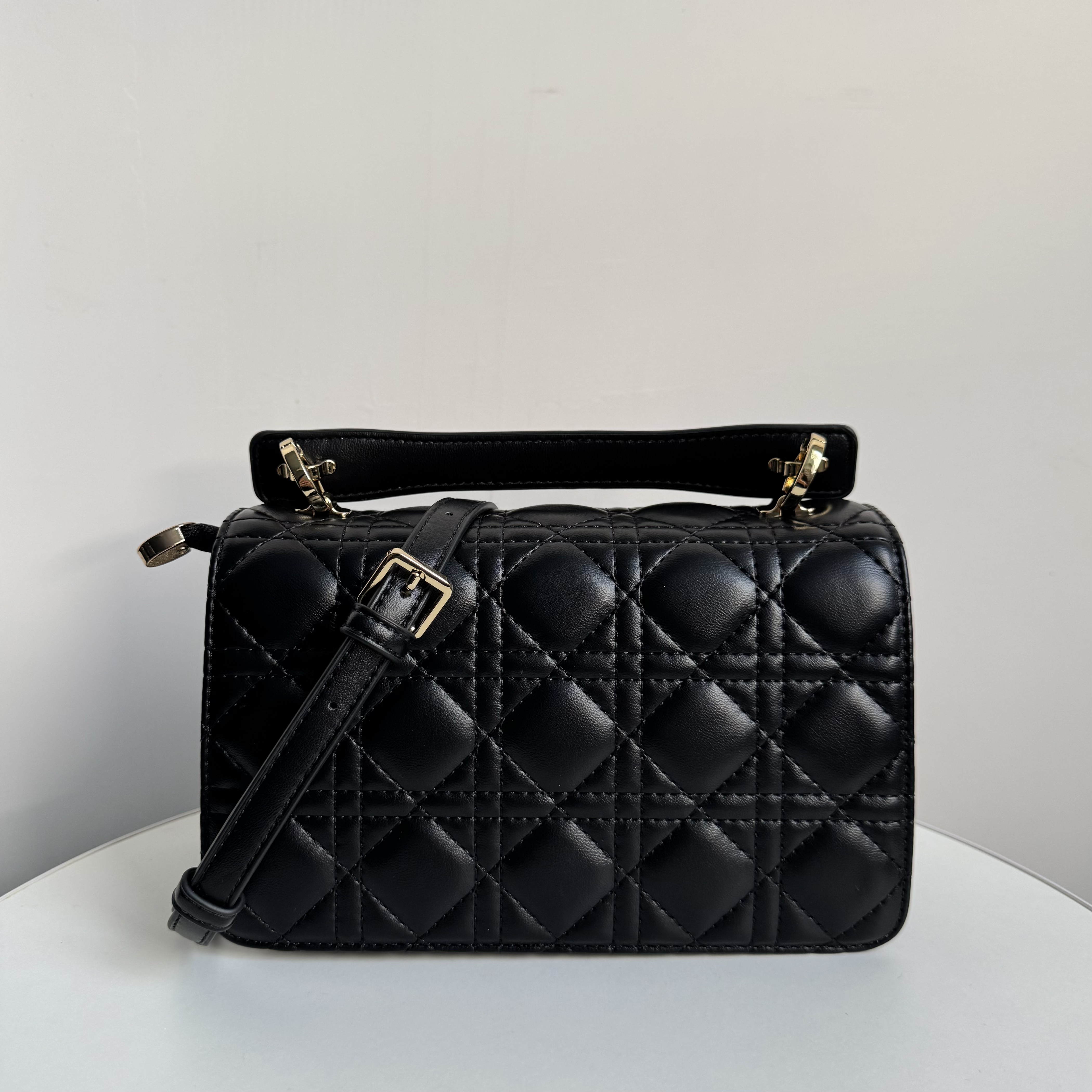 高级质感黑色复古手提斜挎包