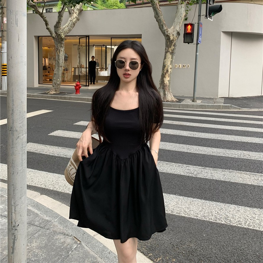 法式露背高端方领收腰显瘦短袖连衣裙小众沙滩短裙子女夏2024新款