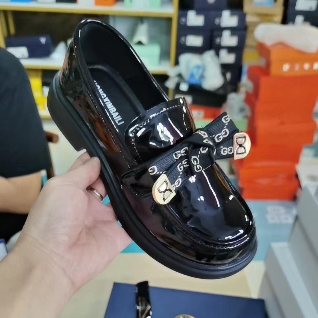 8806女款乐福鞋软真皮时尚潮流休闲百搭漆皮圆头黑色软底乐福鞋