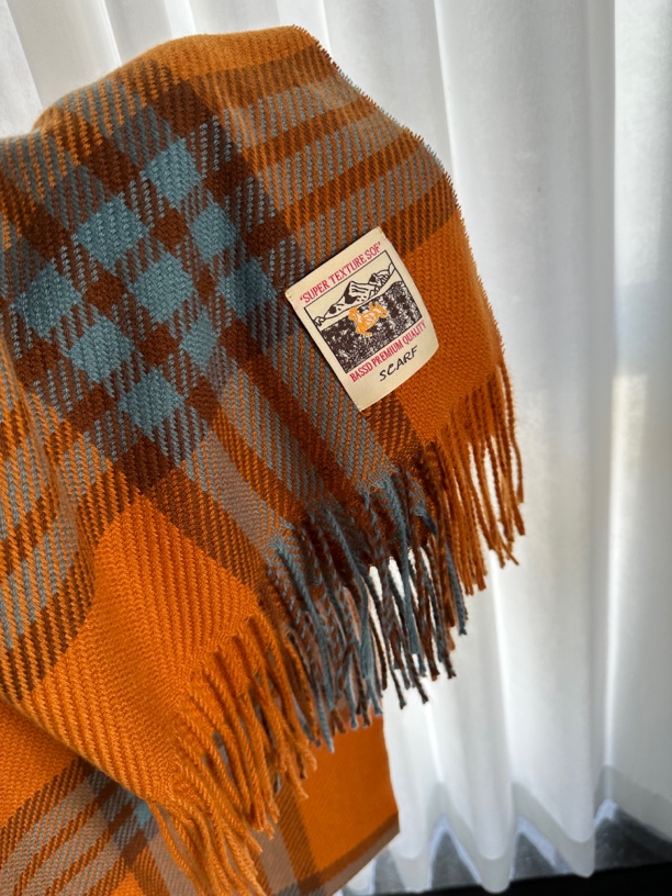 法式复古文艺格子围巾女2023新款秋冬保暖百搭披肩流苏围脖女秋冬