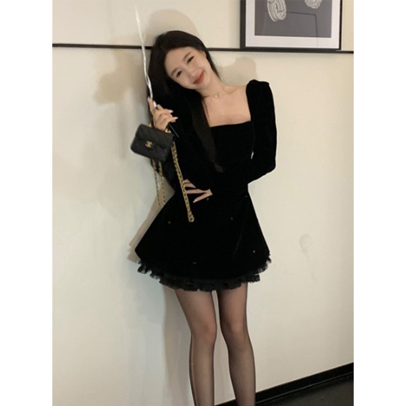 秋季高级感黑色方领丝绒连衣裙女气质晚礼服裙子收腰蓬蓬a字短裙